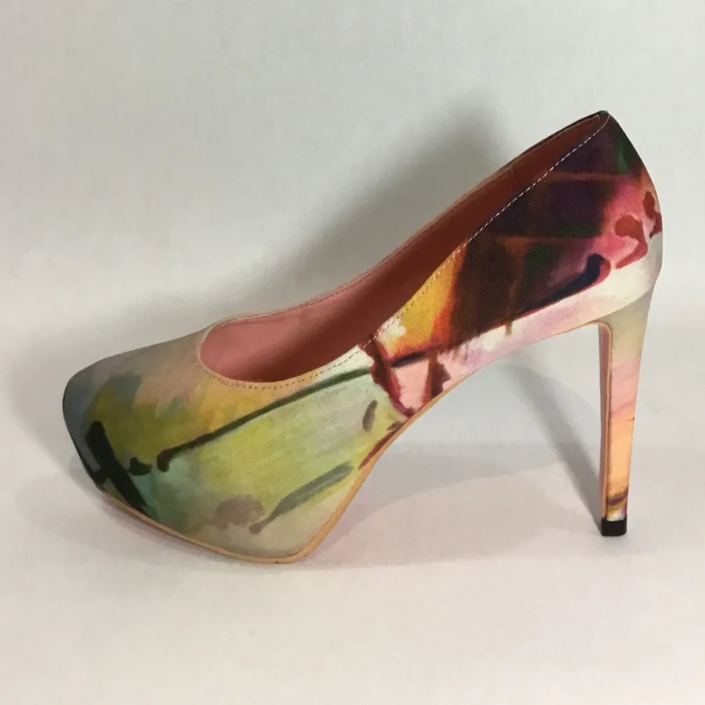 High heel pump - abstract 1