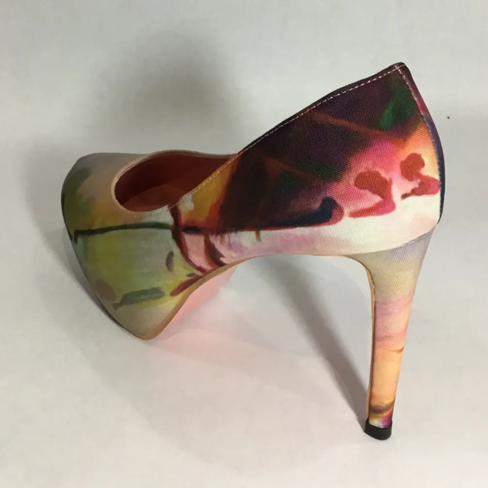 High heel pump - abstract 1