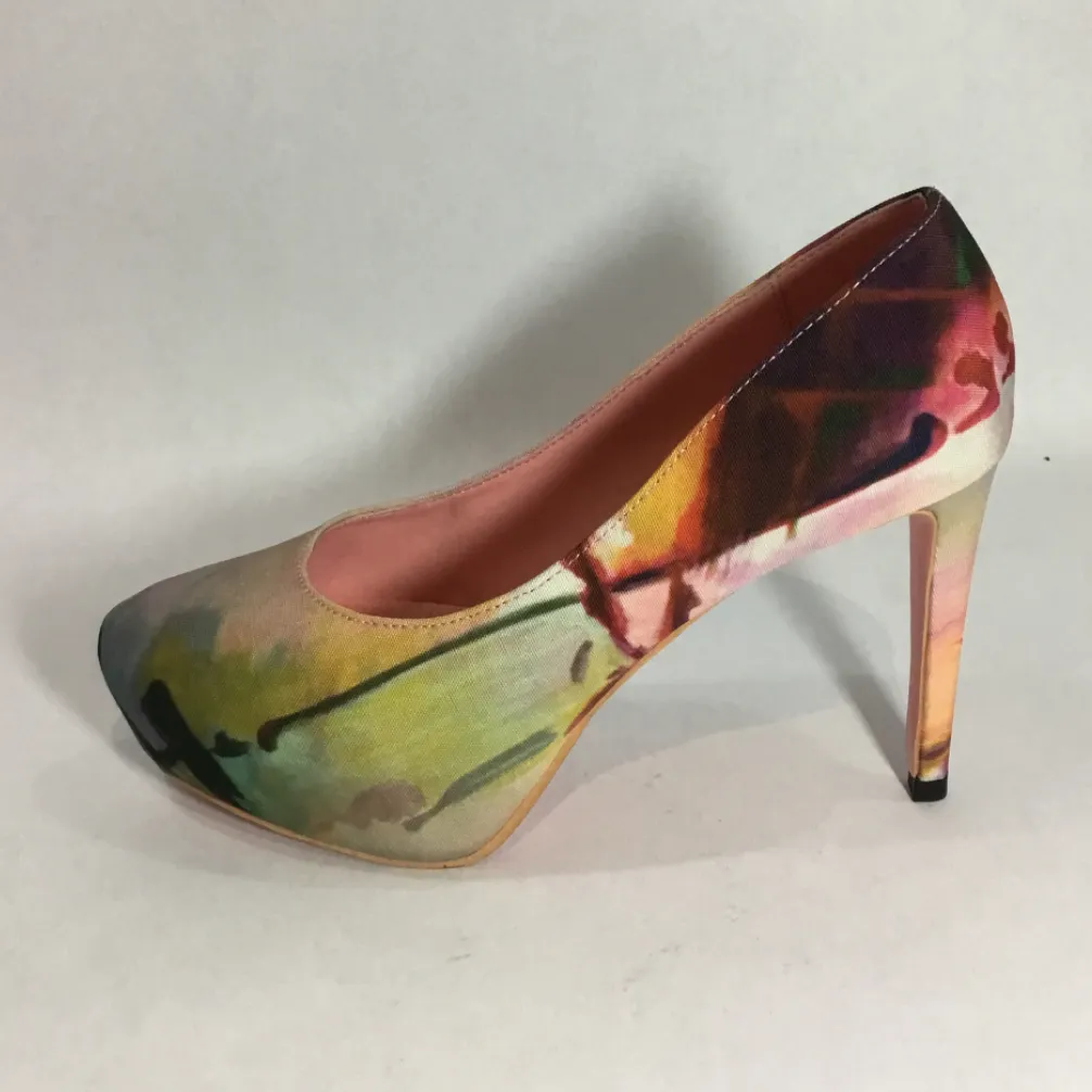 High heel pump - abstract 1