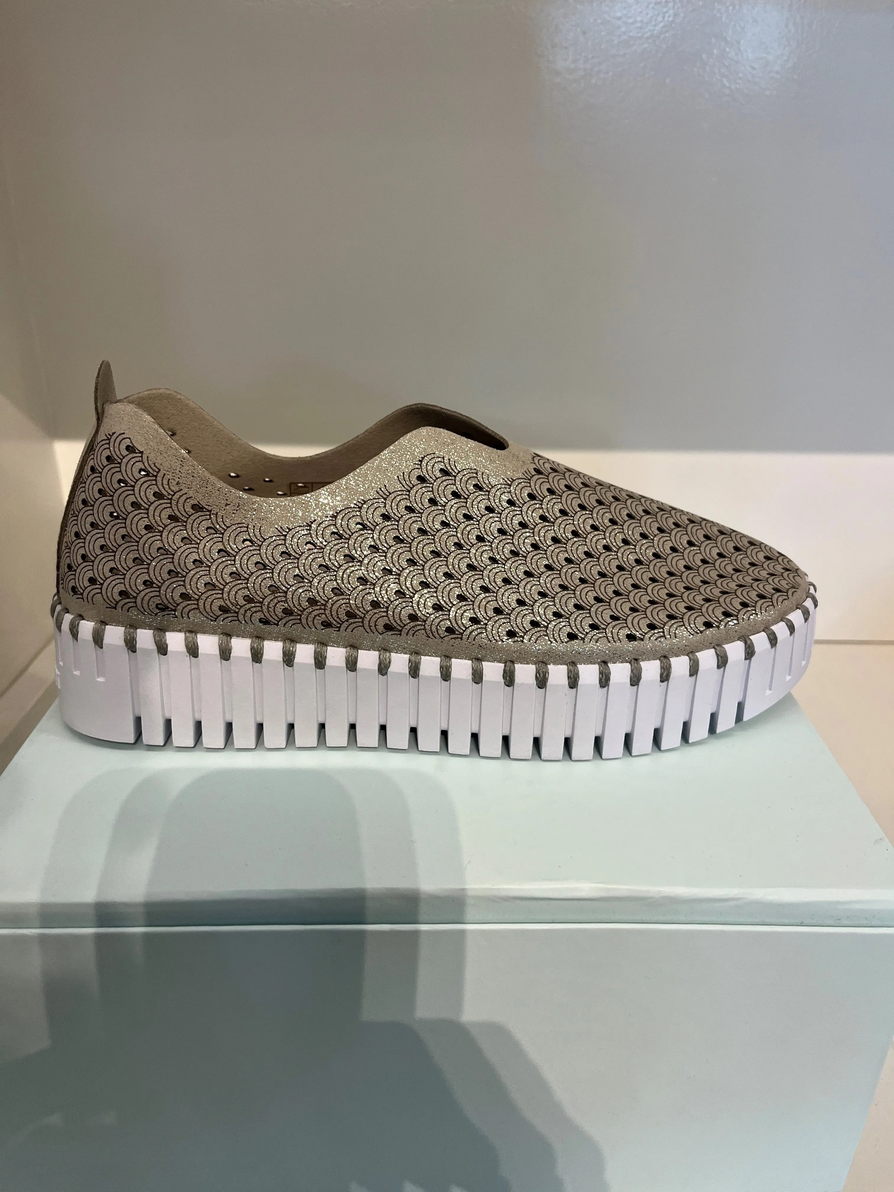 ILSE JACOBSEN TULIP SILVER PLATFORM